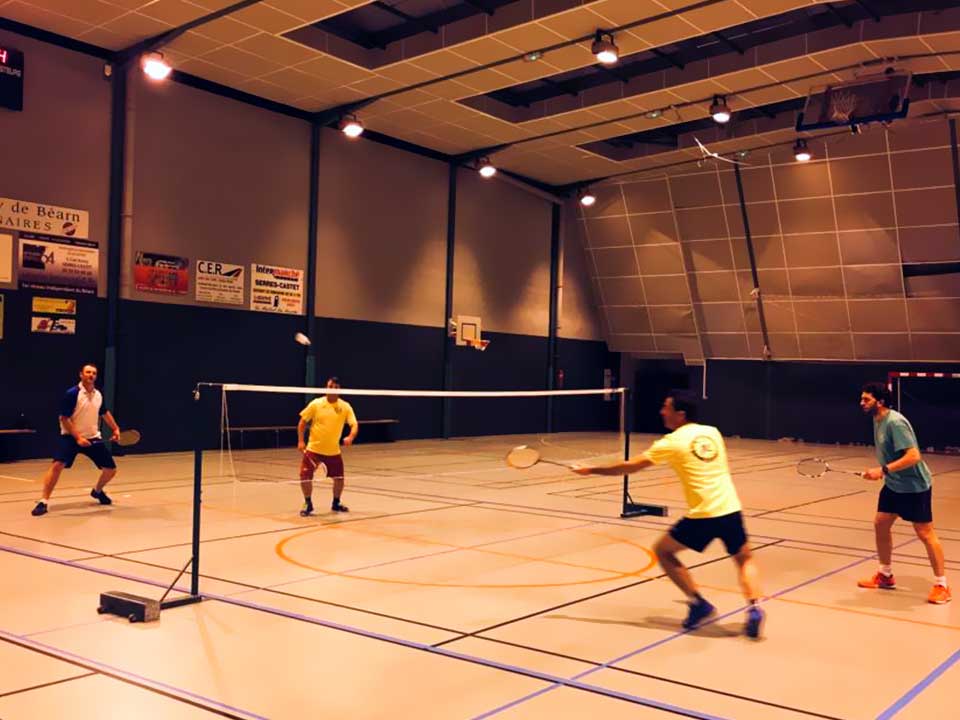 activité de badminton avec l'amicale laïque l'espérance