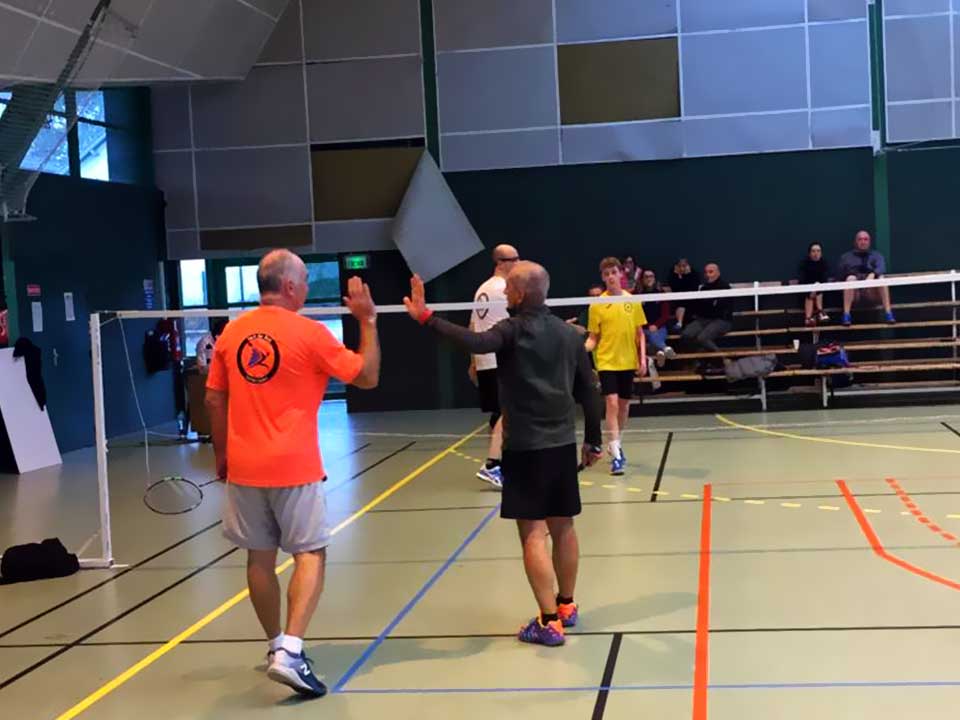 activité de badminton avec l'amicale laïque l'espérance
